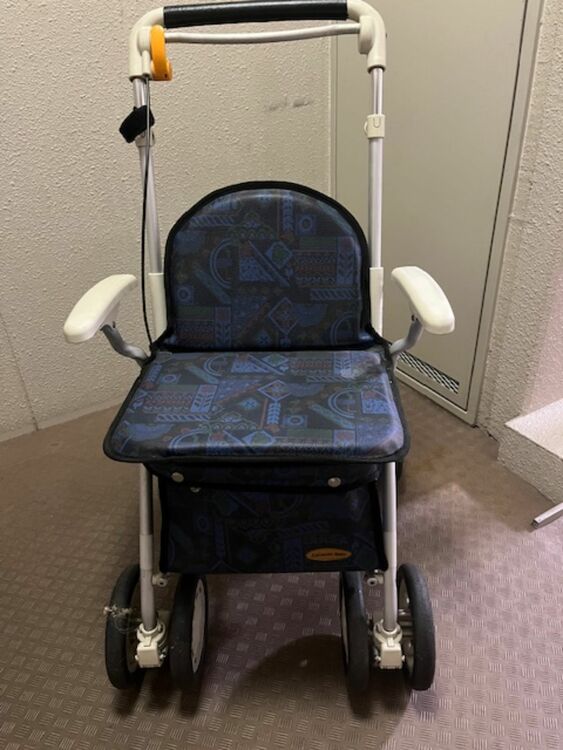 シルバーカー　ヘルスバッグS オリエント紺（介護用品）の商品画像 - 査定依頼日：2025年9月24日 - 最高査定価格：5,000円