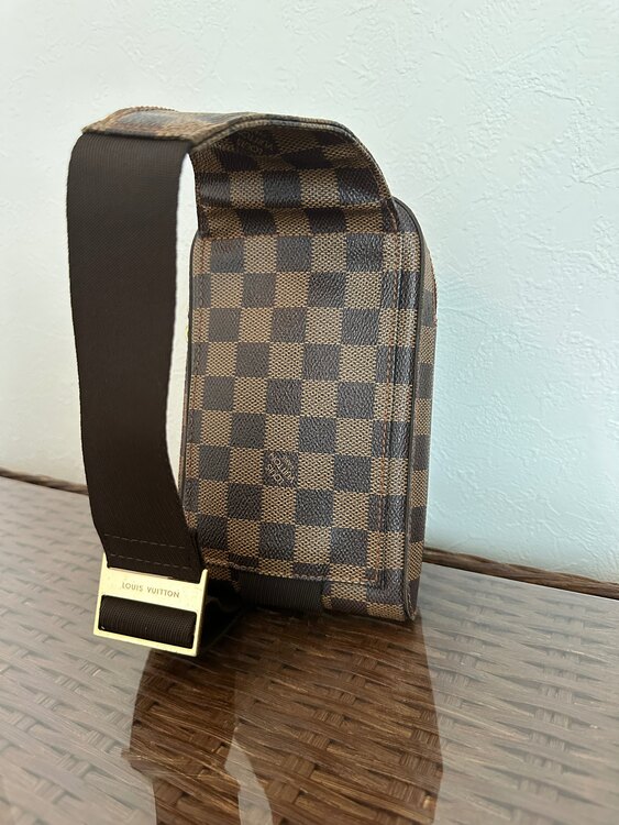 ルイ ヴィトン ジェロニモス ダミエ エベヌ N51994 ボディバッグ（ブランドバッグ）の商品画像 - 査定依頼日：2025年5月2日 - 最高査定価格：60,000円