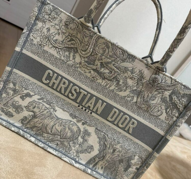 ブックトート（ブランドバッグ）の商品画像 - 査定依頼日：2024年12月27日 - 最高査定価格：200,000円