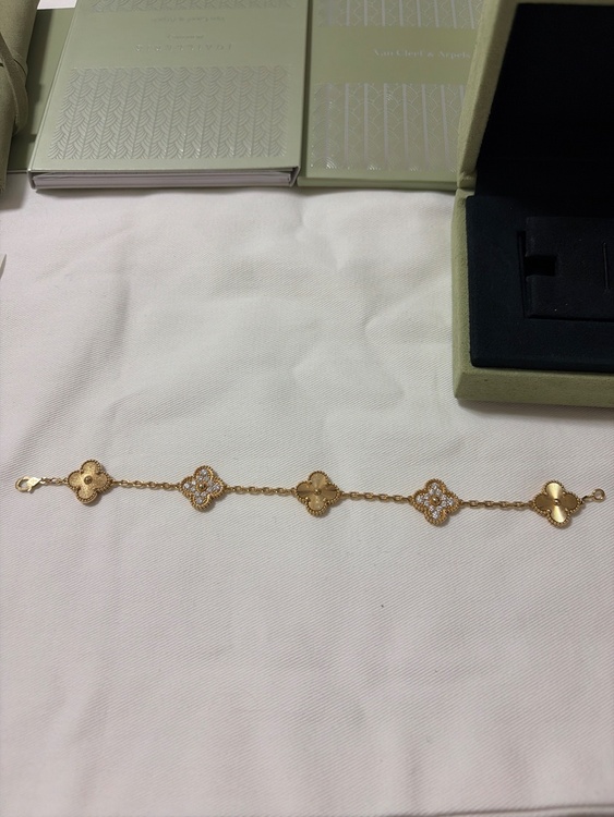 ヴァンクリ　ヴィンテージ アルハンブラ ブレスレット、5モチーフ（金・貴金属）の商品画像 - 査定依頼日：2026年5月23日 - 最高査定価格：2,000,000円