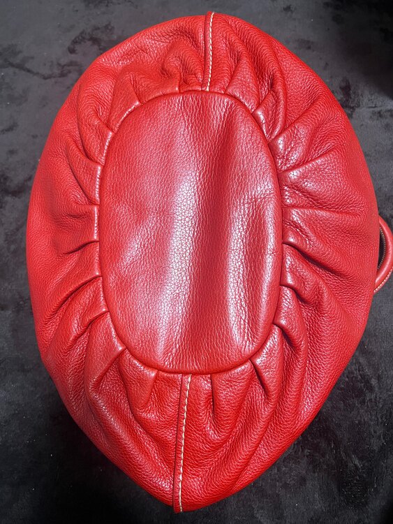 ミュウミュウ  （ブランドバッグ）の商品画像 - 査定依頼日：2025年3月7日 - 最高査定価格：20,000円