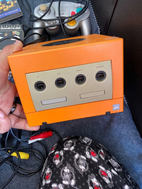 ゲームキューブDOL-001（ゲーム機本体・ゲームソフト）の商品画像 - 査定依頼日：2023年5月20日 - 最高査定価格：1,200円