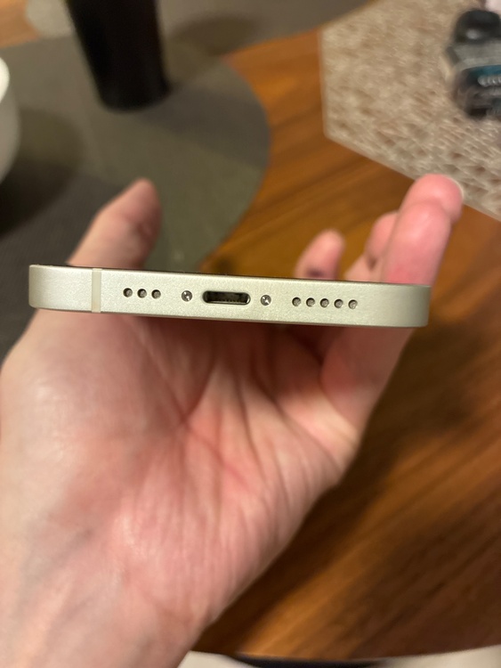 iPhone 12 64GB au（スマホ）の商品画像 - 査定依頼日：2026年4月11日 - 最高査定価格：27,000円