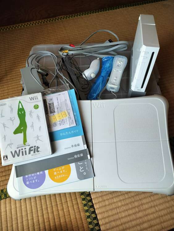 wii本体、Wii fit、Wii fit ボード（ゲーム機本体・ゲームソフト）の商品画像 - 査定依頼日：2025年1月24日 - 最高査定価格：1,200円