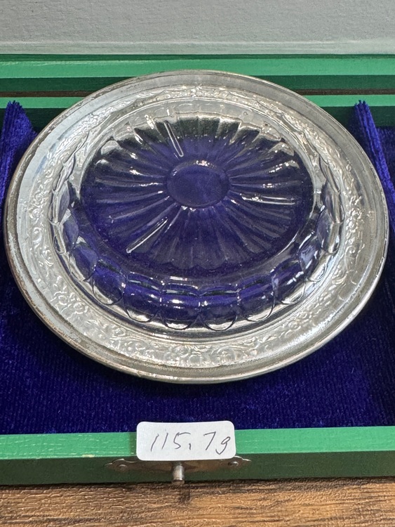 銀製品小物入れ　ガラス+銀（金・貴金属）の商品画像 - 査定依頼日：2025年8月6日 - 最高査定価格：9,000円