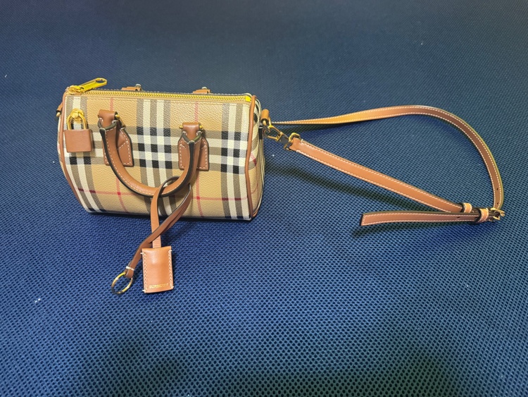 ミニボウリングバッグ（ブランドバッグ）の商品画像 - 査定依頼日：2026年2月12日 - 最高査定価格：80,000円