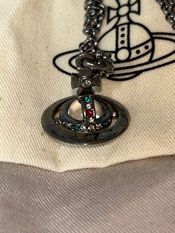 Vivienne Westwood NEW TINY ORB（古着・ファッション）の商品画像 - 査定依頼日：2026年9月24日 - 最高査定価格：4,000円