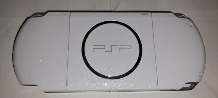 Playstation Portable PSP-3000 パールホワイト（ゲーム機本体・ゲームソフト）の商品画像 - 査定依頼日：2026年7月15日 - 最高査定価格：4,000円