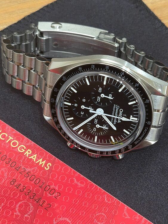 ムーンウォッチ プロフェッショナ﻿ル 42 mm￥1,276,000（高級時計）の商品画像 - 査定依頼日：2025年9月1日 - 最高査定価格：950,000円