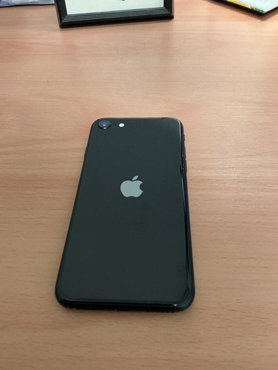 iPhone iPhone SE (第 3 世代) 64GB docomo（スマホ）の商品画像 - 査定依頼日：2026年9月18日 - 最高査定価格：14,000円