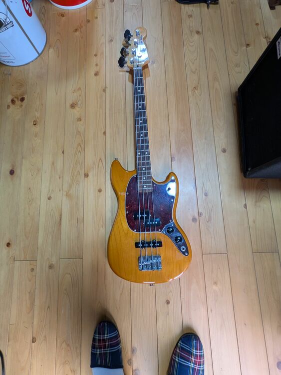 フェンダームスタングベースメキシコ（ピアノ・楽器・PA機材）の商品画像 - 査定依頼日：2025年11月20日 - 最高査定価格：56,000円