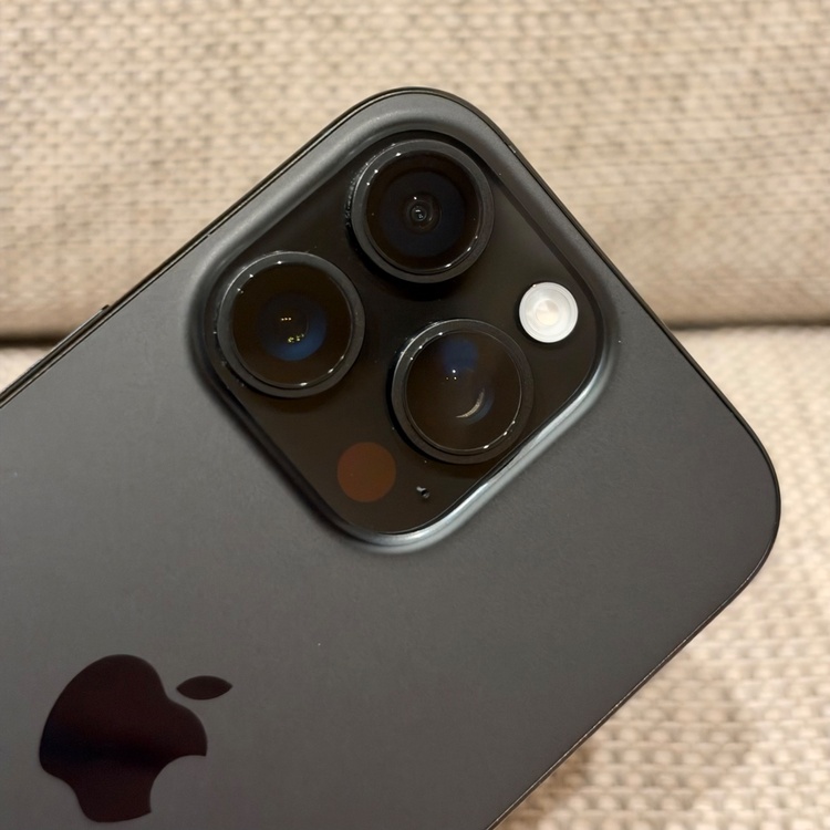 iPhone 16 Pro 256GB 本体 SIMフリー ブラックチタニウム（スマホ）の商品画像 - 査定依頼日：2026年9月26日 - 最高査定価格：121,000円