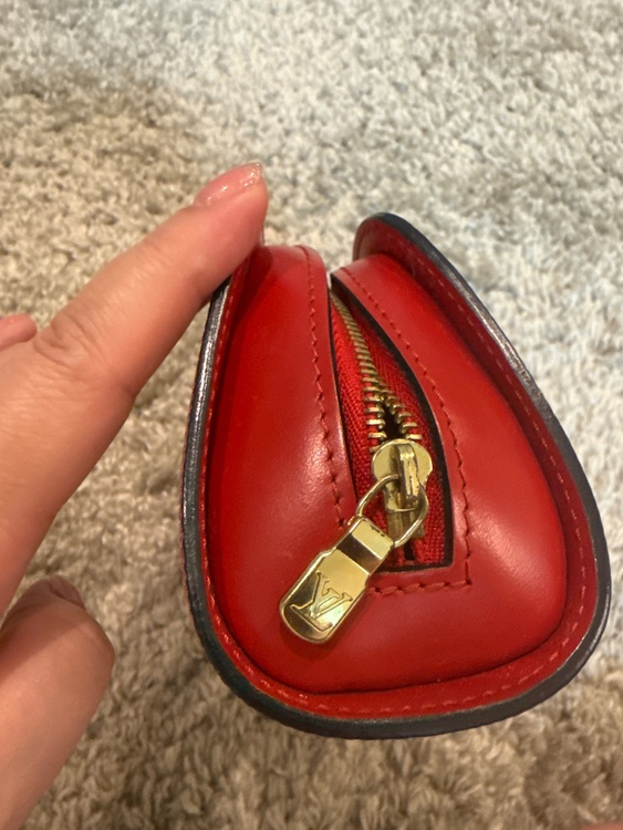 ポーチ　エピ（ブランド財布・小物）の商品画像 - 査定依頼日：2025年10月13日 - 最高査定価格：3,000円