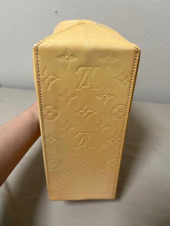 ヴェルニ　マシュマロピンク（ブランドバッグ）の商品画像 - 査定依頼日：2025年4月29日 - 最高査定価格：9,000円