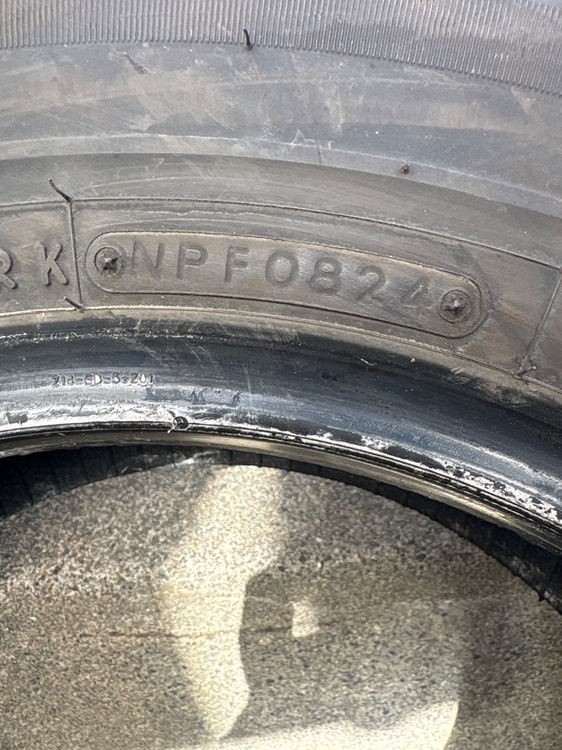 タイヤのみ4本（カー用品）の商品画像 - 査定依頼日：2026年4月22日 - 最高査定価格：5,000円