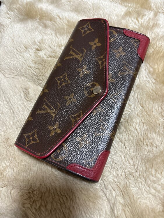 ポルトフォイユ サラ　レティーロ（ブランド財布・小物）の商品画像 - 査定依頼日：2025年4月11日 - 最高査定価格：14,000円