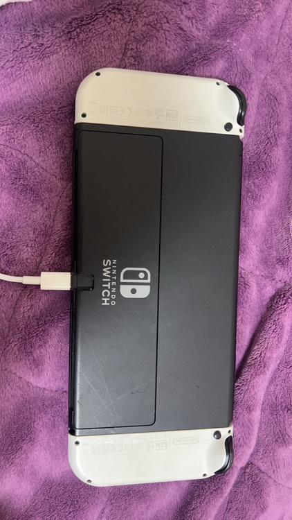 有機ＥＬ任天堂Switchホワイト（ゲーム機本体・ゲームソフト）の商品画像 - 査定依頼日：2025年6月13日 - 最高査定価格：15,000円