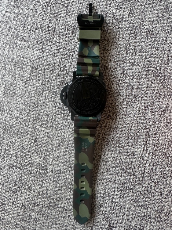 SUBMERSIBLE LUNA ROSSA - 47mm（高級時計）の商品画像 - 査定依頼日：2025年12月11日 - 最高査定価格：1,030,000円