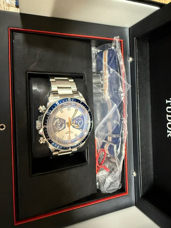 チューダー ブラックベイ 70330（高級時計）の商品画像 - 査定依頼日：2025年4月5日 - 最高査定価格：500,000円