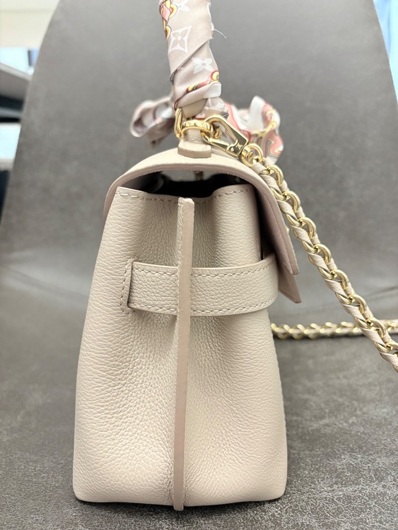 ロックミーエヴァー mini（ブランドバッグ）の商品画像 - 査定依頼日：2025年6月19日 - 最高査定価格：300,000円