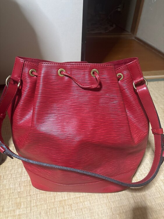 ルイヴィトン　エピ（ブランドバッグ）の商品画像 - 査定依頼日：2024年12月24日 - 最高査定価格：35,000円