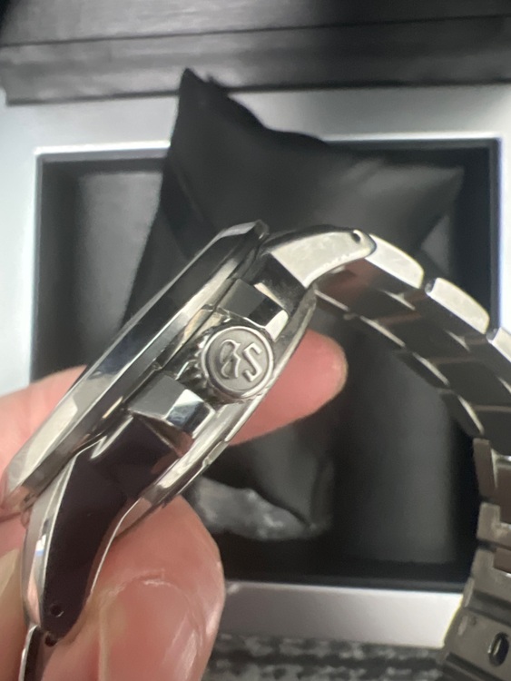 グランドセイコースプリングドライブGMT（高級時計）の商品画像 - 査定依頼日：2025年11月10日 - 最高査定価格：300,000円