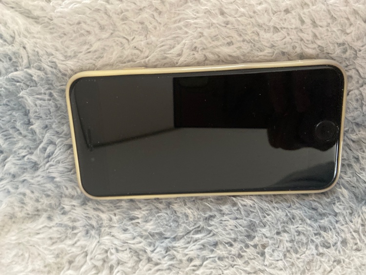 iPhoneSE（スマホ）の商品画像 - 査定依頼日：2026年6月2日 - 最高査定価格：9,000円