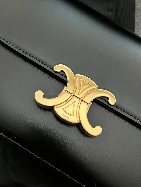 セリーヌ  （ブランドバッグ）の商品画像 - 査定依頼日：2025年2月5日 - 最高査定価格：320,000円