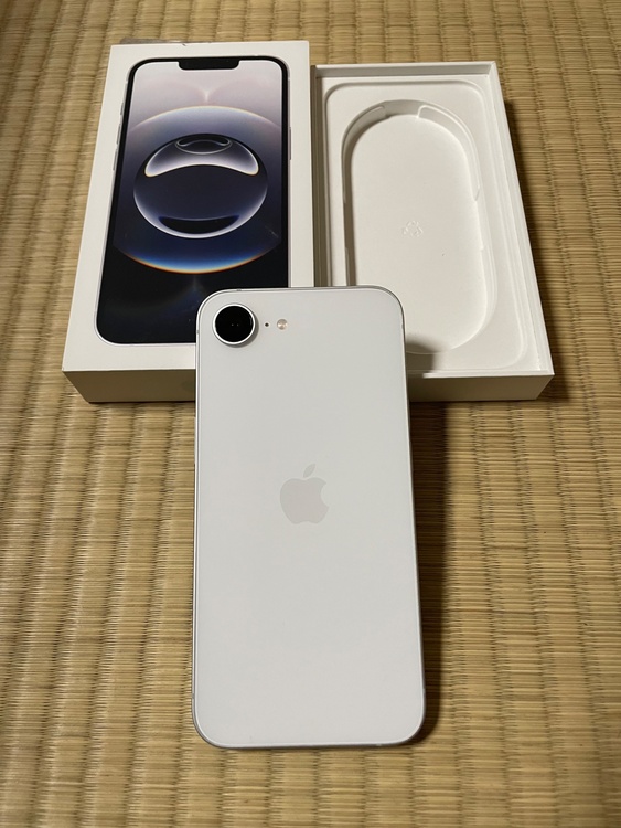 iPhone１６e  １２８GB（スマホ）の商品画像 - 査定依頼日：2026年4月26日 - 最高査定価格：65,000円