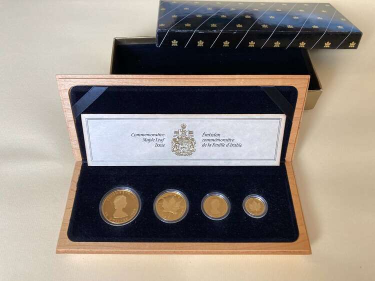 メイプルリーフ金貨（プルーフ仕上げ）10周年記念セット1989年発行（金・貴金属）の商品画像 - 査定依頼日：2025年3月27日 - 最高査定価格：900,000円