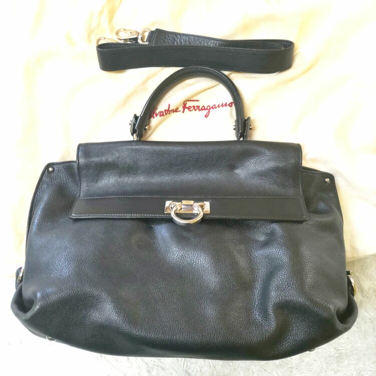 2wayショルダーバック（ブランドバッグ）の商品画像 - 査定依頼日：2025年6月22日 - 最高査定価格：17,000円