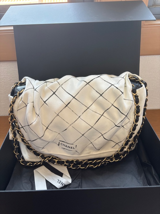 シャネル　デカマトラッセ Wフラップ ショルダーバッグ　黒　キャビアスキン　A5（ブランドバッグ）の商品画像 - 査定依頼日：2025年8月29日 - 最高査定価格：850,000円