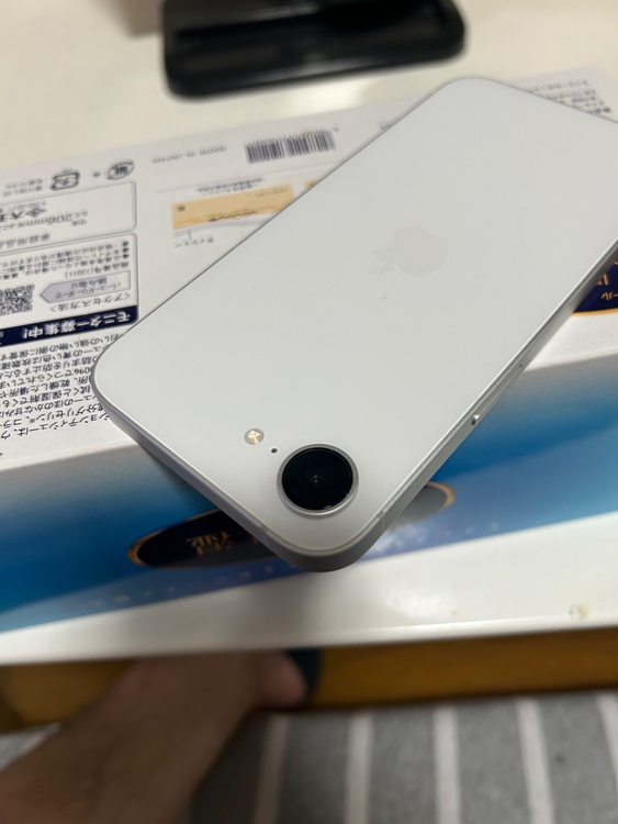 iPhone iPhone 16e 128GB 楽天モバイル（スマホ）の商品画像 - 査定依頼日：2026年6月17日 - 最高査定価格：65,000円