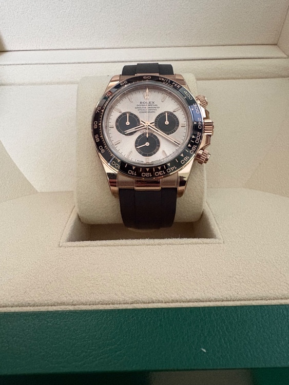 デイトナ　オイスターフレックス　サンダスト&ブラック（高級時計）の商品画像 - 査定依頼日：2026年4月3日 - 最高査定価格：8,050,000円