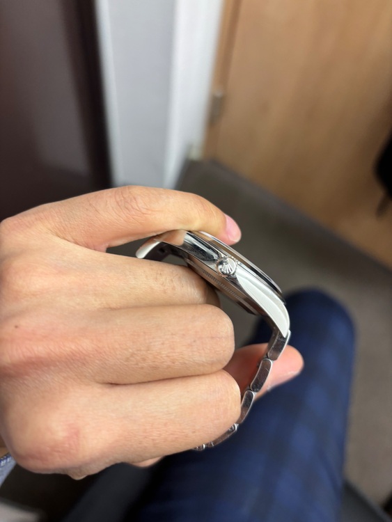 ロレックス エクスプローラー 214270（高級時計）の商品画像 - 査定依頼日：2025年11月30日 - 最高査定価格：1,160,000円