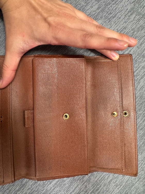 ルイヴィトン　モノグラム ポルトトレゾール・インターナショナル 3つ折り財布（ブランドバッグ）の商品画像 - 査定依頼日：2026年1月30日 - 最高査定価格：20,000円