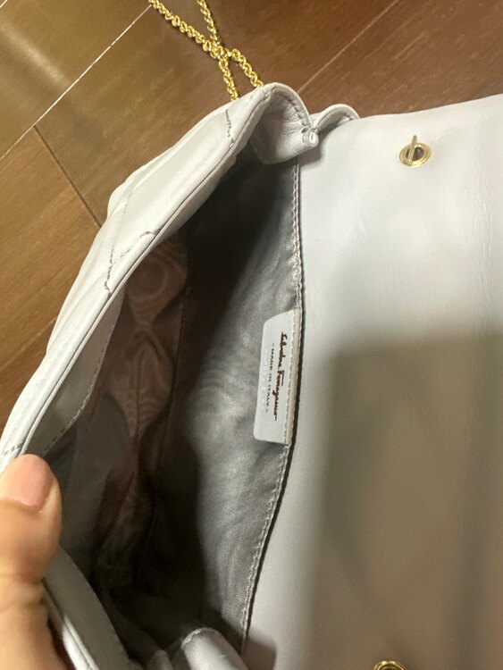 フェラガモ  （ブランドバッグ）の商品画像 - 査定依頼日：2025年5月9日 - 最高査定価格：25,000円