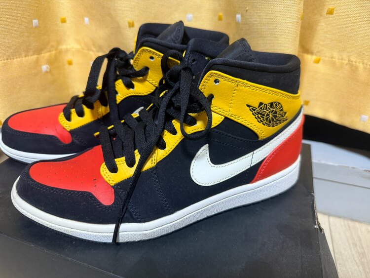 NIKE AIRJORDAN 1 MID SE（古着・ファッション）の商品画像 - 査定依頼日：2025年5月10日 - 最高査定価格：2,500円