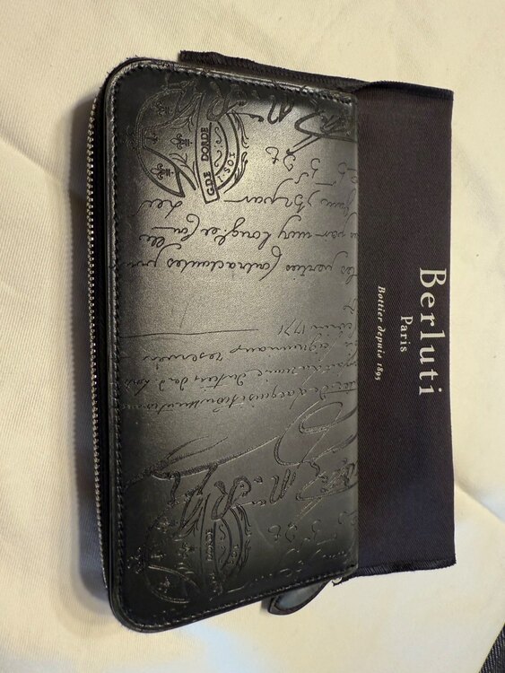 イタウバ スクリットレザー ロング ジップウォレット（ブランド財布・小物）の商品画像 - 査定依頼日：2025年5月10日 - 最高査定価格：65,000円