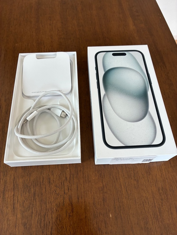 iPhone iPhone 15 128GB au（スマホ）の商品画像 - 査定依頼日：2026年7月26日 - 最高査定価格：59,000円