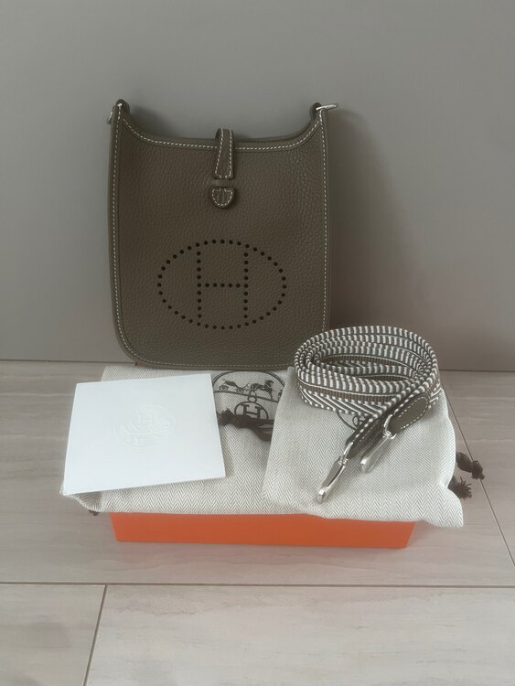 エルメス エブリン （ブランドバッグ）の商品画像 - 査定依頼日：2025年5月22日 - 最高査定価格：450,000円