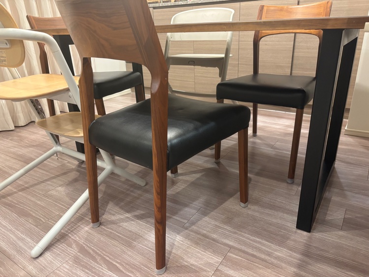 ダイニングチェア　4脚 KARE with リビングハウス（家具・寝具）の商品画像 - 査定依頼日：2026年6月6日 - 最高査定価格：3,000円