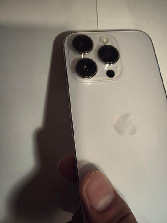 iPhone iPhone 14 Pro 128GB au（スマホ）の商品画像 - 査定依頼日：2026年8月17日 - 最高査定価格：70,000円