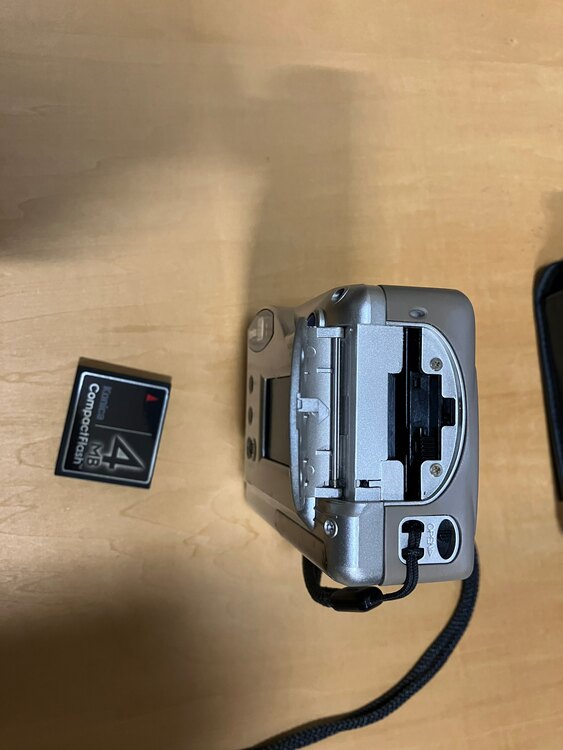 コニカ　Q −M100 デジタルカメラ（カメラ）の商品画像 - 査定依頼日：2025年2月16日