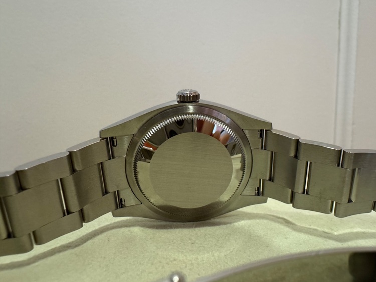 ペパチュコーラルレッド（高級時計）の商品画像 - 査定依頼日：2025年9月29日 - 最高査定価格：1,950,000円