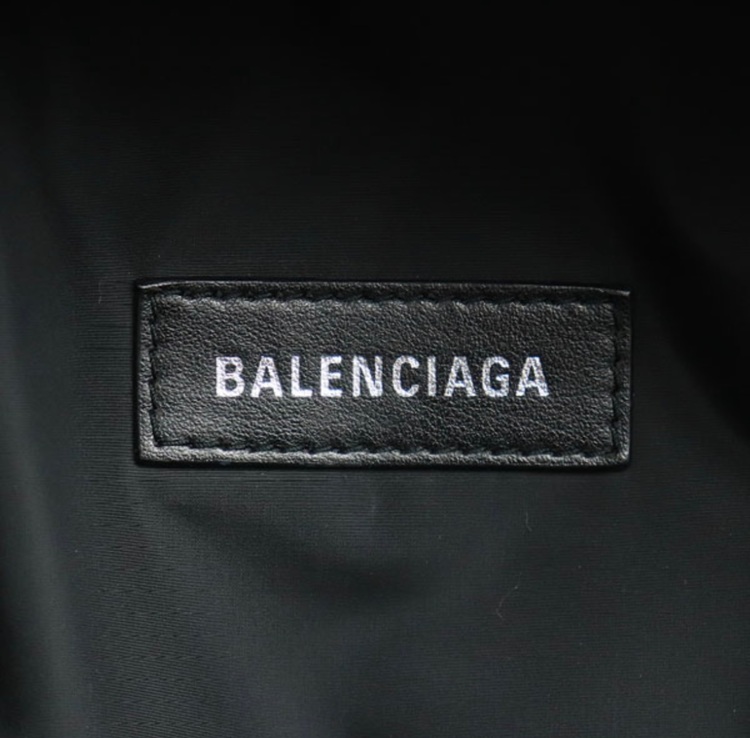 バレンシアガ　アーミー　バックパック　ブラック　ナイロン（ブランドバッグ）の商品画像 - 査定依頼日：2025年8月19日 - 最高査定価格：60,000円