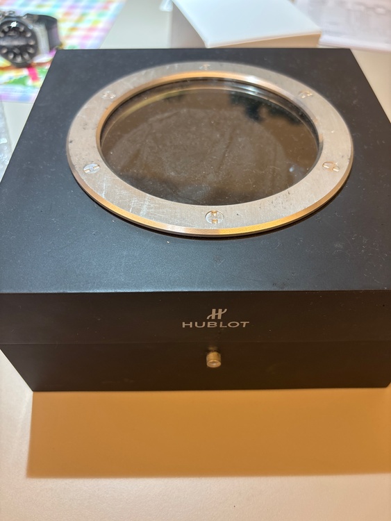 ウブロ ビックバン HU311.SM.1170.gq（高級時計）の商品画像 - 査定依頼日：2026年1月8日 - 最高査定価格：700,000円