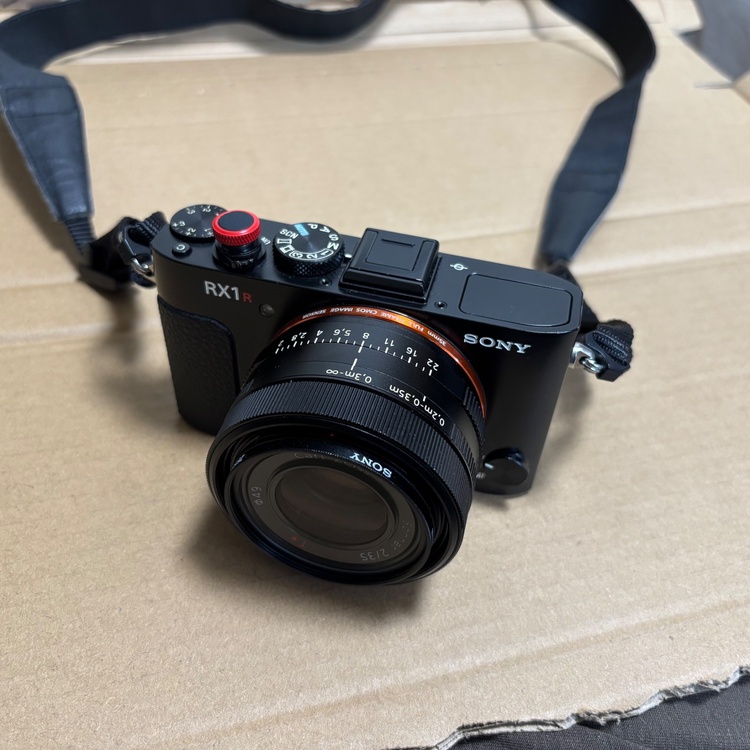 rx1r（カメラ）の商品画像 - 査定依頼日：2026年6月13日 - 最高査定価格：75,000円