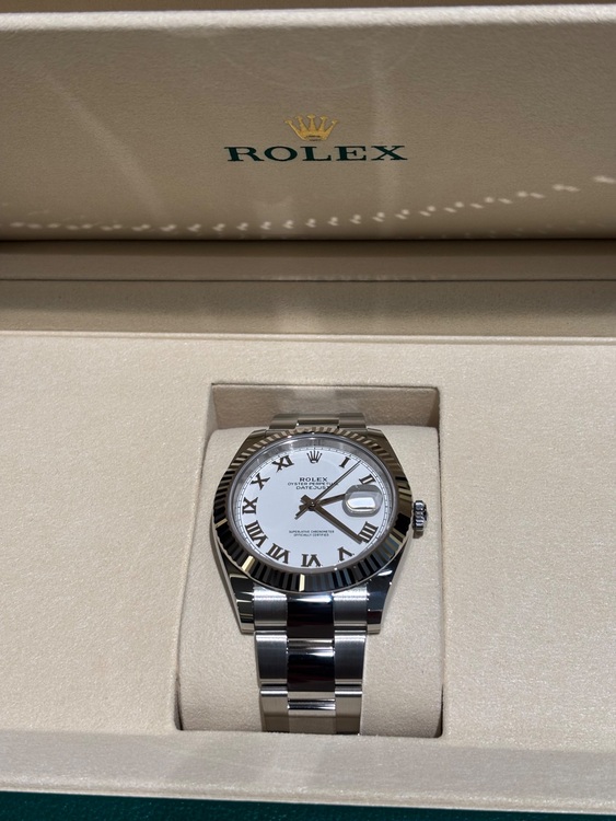 ロレックス　デイトジャスト　オイスタースチール＆ホワイトゴールド　41ミリ（高級時計）の商品画像 - 査定依頼日：2025年6月12日 - 最高査定価格：1,610,000円