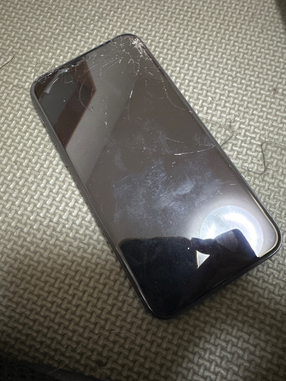iPhone iPhone11 Pro 256GB docomo（スマホ）の商品画像 - 査定依頼日：2026年7月22日 - 最高査定価格：7,600円